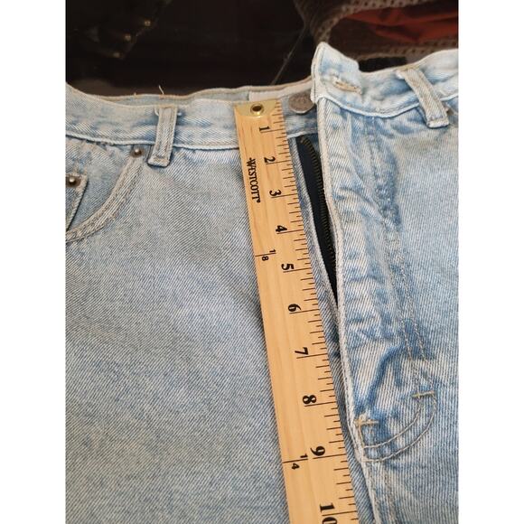 Vintage Denim Republic High Rise Light Wash Roll Cuff Mom Jean Shorts - Picture 5 of 6